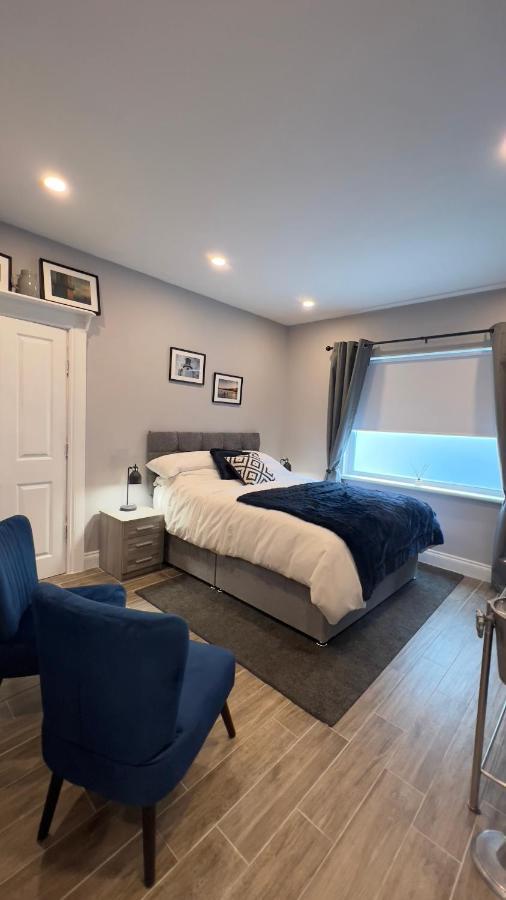 Appartement The King'S Parlour Whitehead Extérieur photo
